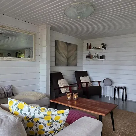 Kuuranlumo Authentic Lakeside With Sauna Chalet