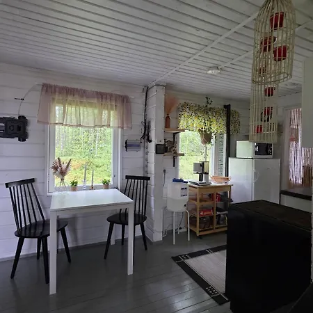 Kuuranlumo Authentic Lakeside With Sauna Chalet